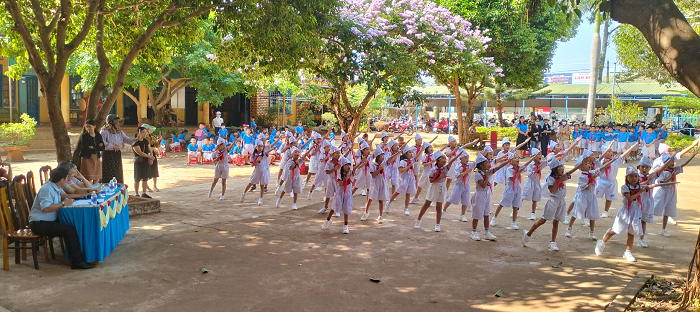 Sôi nổi Hội thi “Múa hát sân trường” tại trường Tiểu học Kim Đồng